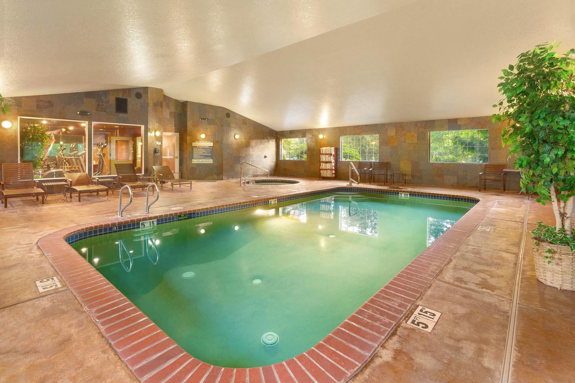 Comfort Inn & Suites Tualatin - Lake Oswego South Esterno foto